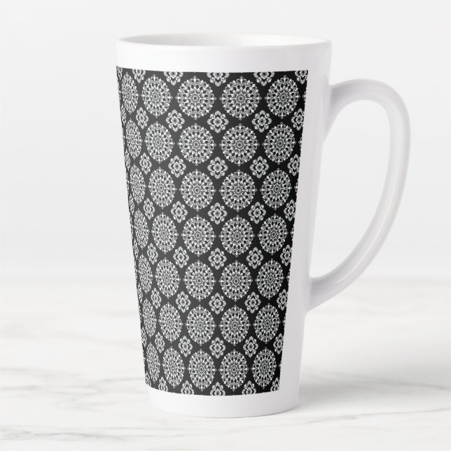Caneca De Café Latte Desenho de Mandala Preto e Branco (Direita)