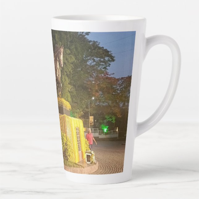 Caneca De Café Latte design muito bonito em (Direita)