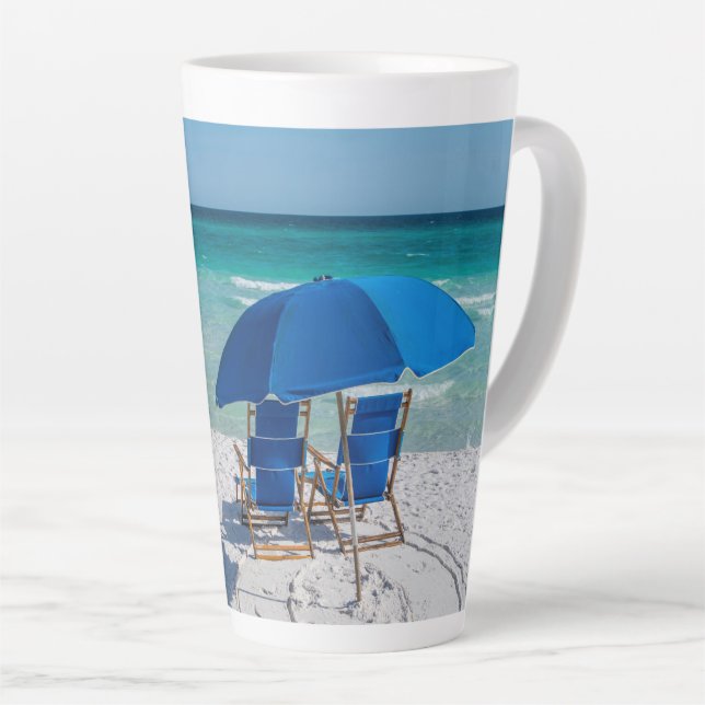 Caneca De Café Latte Destin Florida Chairs E Umbrella Latte Mug (Ângulo direito)