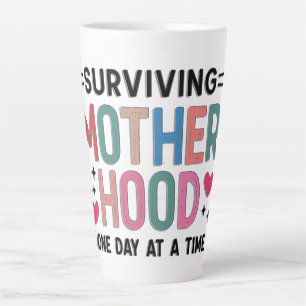 Caneca De Café Latte Dia das Mães Engraçado Sobrevivendo à Maternidade