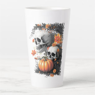 Caneca De Café Latte Dois crânios e uma abóbora entre flores.