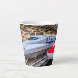 Caneca De Café Latte Dois Shinkansen na Estação de Tóquio