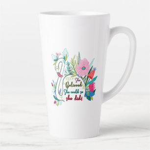 Caneca De Café Latte Ela Acreditava Que Podia, Então Ela Nadou Com Flor