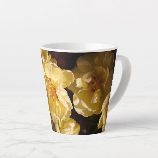 Caneca De Café Latte Elegant Yellow Tulips Floral (Ângulo direito)