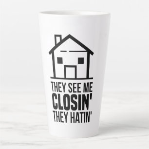 Caneca De Café Latte Eles Me Veem Fechando Agente Imobiliário