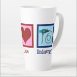 Caneca De Café Latte Endoscopia de Paz e Amor<br><div class="desc">Endoscopia do Amor pela Paz. Um presente bonito com um sinal de paz,  coração e endoscópio usado em procedimentos médicos para o alcance de um paciente.</div>