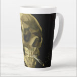 Caneca De Café Latte Esqueleto de Fumagem de Van Gogh<br><div class="desc">Latte Mug,  com a pintura a óleo de Vincent van Gogh,  crânio de um esqueleto com cigarro queimado (1885-86). Um presente excelente para fãs do Poste-impressionismo e da arte holandesa!</div>