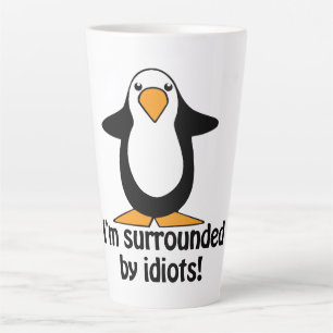 Caneca De Café Latte Estou cercado por Idiotas Cartoon Engraçado Pingui