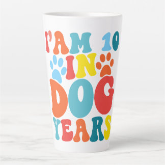 Caneca De Café Latte Estou com 10 anos em Anos de Cachorro Aniversário