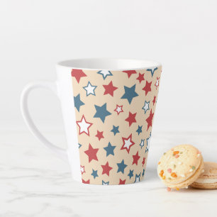 Caneca De Café Latte Estrelas Vermelhas e Azuis, 4 de Julho, Fundo Bege