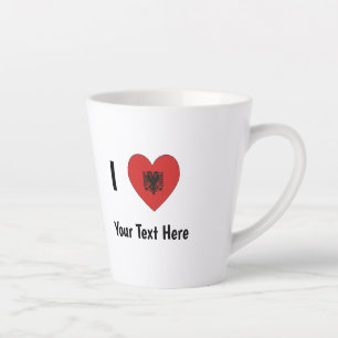 Caneca De Café Latte Eu (Bandeira Albanesa em Coração) Personalizado