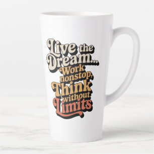 Caneca De Café Latte Eu vivo o sonho... Eu trabalho sem parar