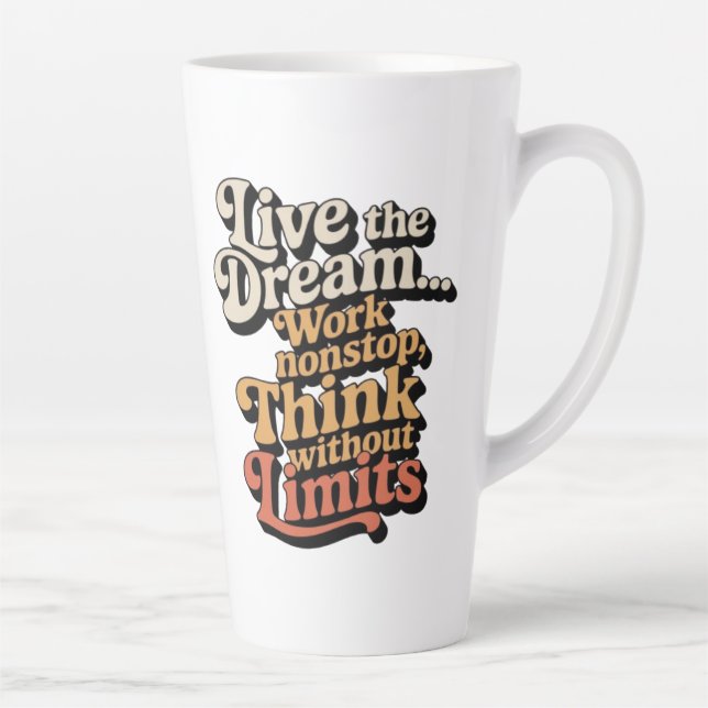 Caneca De Café Latte Eu vivo o sonho... Eu trabalho sem parar (Direita)
