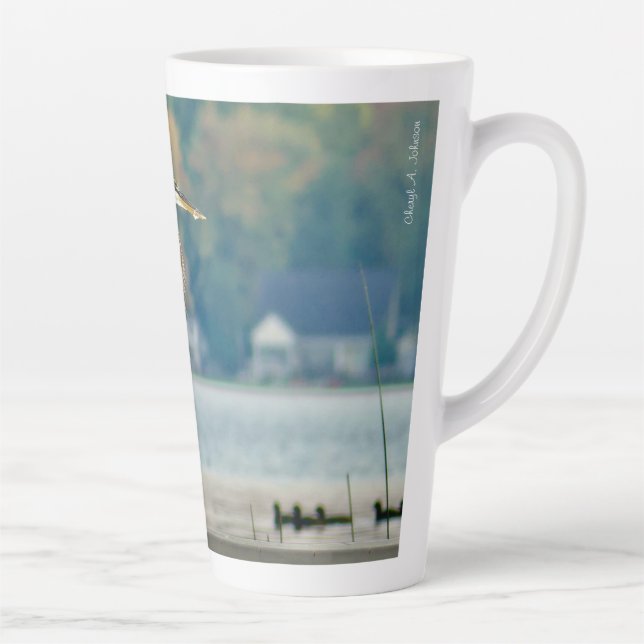 Caneca De Café Latte Excelente Blue Heron no Dock Latte Mug (Direita)