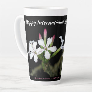 Caneca De Café Latte Feliz Dia das Mulheres 2026 por RoseWrites