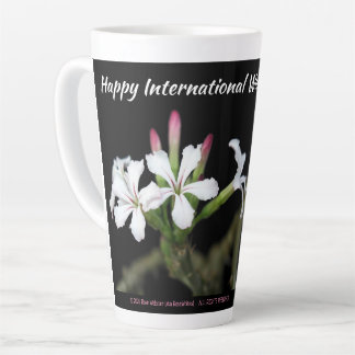 Caneca De Café Latte Feliz Dia das Mulheres 2026 por RoseWrites