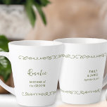 Caneca De Café Latte Festa de casamento verde-oliva de rabisco<br><div class="desc">Presente festa de casamento para personalizar para a mãe da noiva ou noiva, seus padrinhos de casamento ou qualquer pessoa na sua festa noiva. Você também pode adicionar o nome da noiva e do noivo e a data do casamento. Simples design de rabiscos brancos modernos com corações amorosos. Você também...</div>