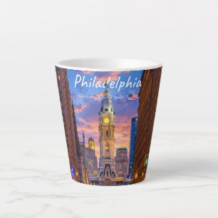 Caneca De Café Latte Filadélfia, EUA - Prefeitura Skyline ao Crepúsculo