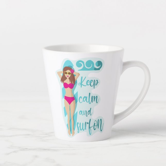Caneca De Café Latte Fique calma e surf com a garota morena (Direita)