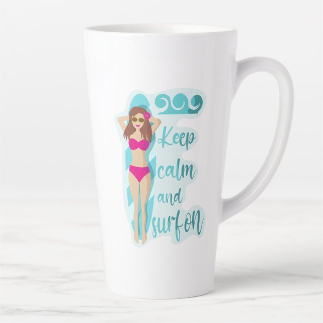 Caneca De Café Latte Fique calma e surf com a garota morena (Direita)