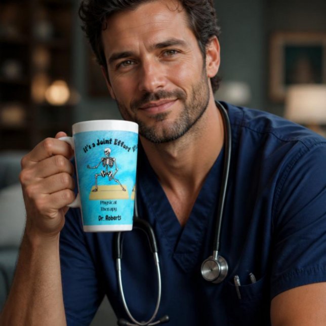 Caneca De Café Latte Fisioterapeuta  "É um Esforço em Conjunto" (AI Generated Model)