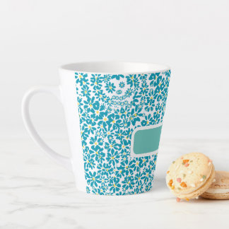 Caneca De Café Latte Flor Inicial de Margarida Personalizada Moderna