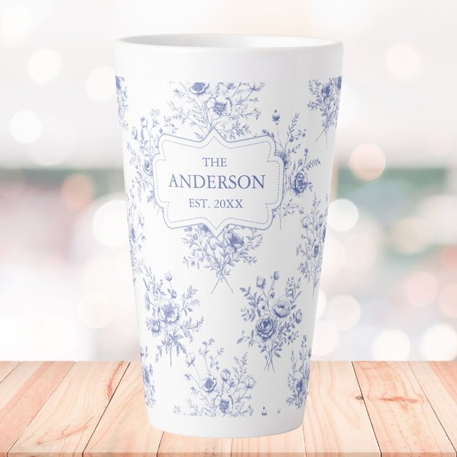 Caneca De Café Latte Flores Azuis Clássicas Monogramadas Padrão Floral (In situ)