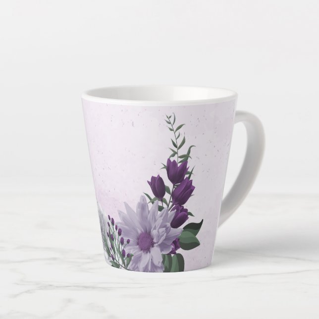 Caneca De Café Latte Flores brancas roxas românticas folhagem (Ângulo direito)