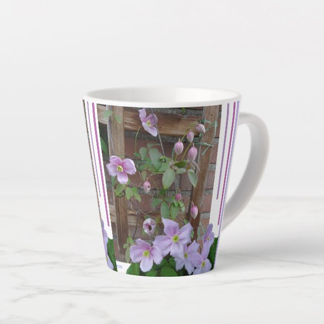 Caneca De Café Latte Flores De Clematis Cor-De-Rosa Latão (Ângulo direito)