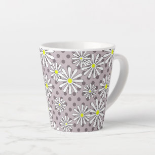 Caneca De Café Latte Flores de margarida branca em um ponto marrom bege