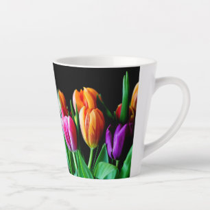 Caneca De Café Latte Flores de Tulipas Multicoloridas com Fundo Preto