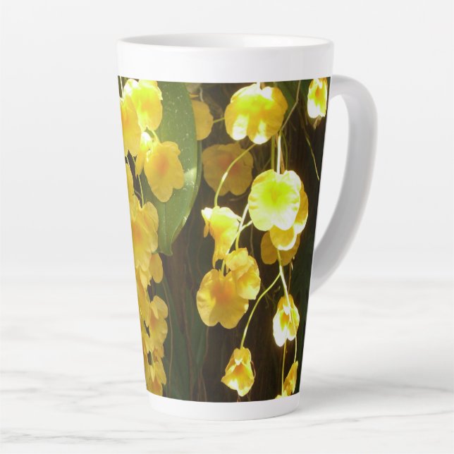 Caneca De Café Latte Flores Tropicais das Orquídeas Amarelas de Pé (Ângulo direito)