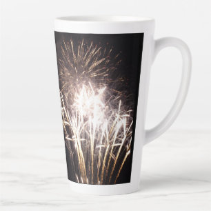 Caneca De Café Latte Fogos de Artifício Brancos e Dourados I Celebração