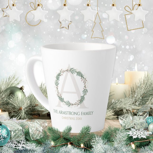 Caneca De Café Latte Forest Green Wreath Monogram Family Name Keepsake (Forest Green Wreath Monogram Family Name Keepsake Latte Mug ©Susanne Sachers - Sunny Mind 🌞)
