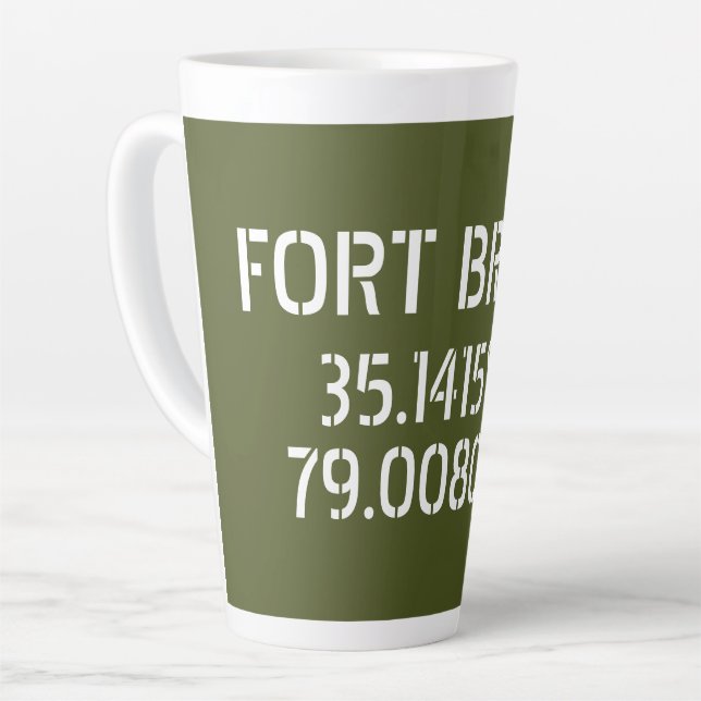 Caneca De Café Latte Fort Bragg Latitude Longitude (Ângulo esquerdo)