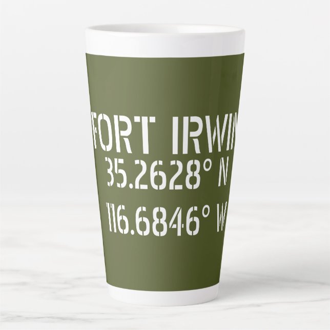 Caneca De Café Latte Fort Irwin Latitude Longitude (Frente)
