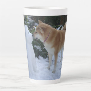 Caneca De Café Latte foto de um cachorrinho bonitinho beijando um cacho