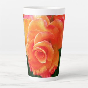 Caneca De Café Latte Fotografia de Rosa Laranja Vibrante