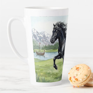 Caneca De Café Latte Freydis Black Horse em Paisagem Nórdica