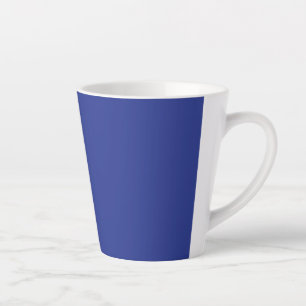Caneca De Café Latte Fundo Azul Escuro Sólido   Design Minimalista Ousa