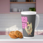 Caneca De Café Latte Funny Vintage Bunco Queen<br><div class="desc">Design super divertido para as mulheres que amam Bunco! Vintage dançarina em recorte de fotos da coroa junto com o texto "Bunco Queen",  cor-de-rosa,  sobre cinzas de carvão.</div>