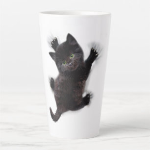 Caneca De Café Latte Gato Negro Subindo Nas Costas Humanas