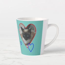 Caneca De Café Latte Gato Siamês em crosta. Lâmpada Azul