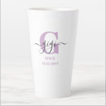 Caneca De Café Latte Gigi Elegante Script Monograma Lilac Branco<br><div class="desc">Uma caneca tardia para uma nova gigi ou antiga garganta! que você pode personalizar com a data em que eles se tornaram avó ou excelente avó. Esta design minimalista de tendências tem uma paleta de cores bonito de lilás, preto e branco. Tem um monograma Gigi, com a letra inicial G...</div>