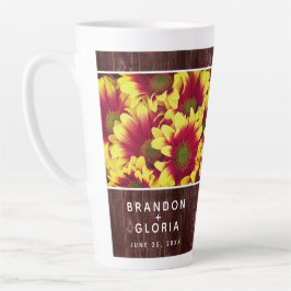 Caneca De Café Latte Girassóis de outono russos no casamento de cerca