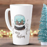 Caneca De Café Latte Glass Snowball Winter Village Foliage Christmas<br><div class="desc">Vidro Festivo Snowball Planta de inverno Feliz Natal Latte Mug. O conto de fadas se casa no inverno com neve e belos flocos de neve. Lindas plantas de escalada marrom. Um desejo Feliz de Natal em um roteiro de tendências. Você pode mudar qualquer texto na caneca da última vez.</div>