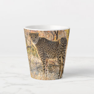 Caneca De Café Latte Guepardo Olhando em Volta