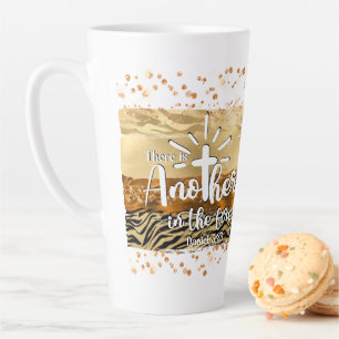 Caneca De Café Latte Há Outro No Café Cristão De Fogo