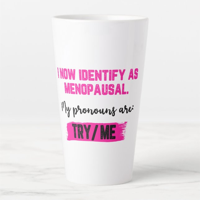 Caneca De Café Latte I Now Identify As Menopausal. My Pronouns: Try/Me (Frente)