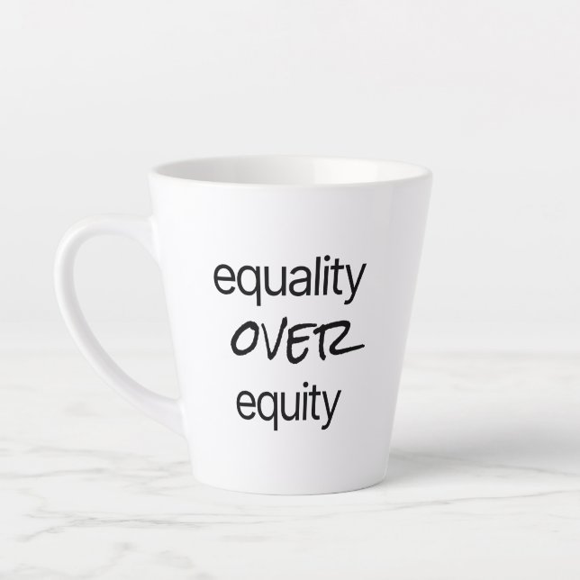 Caneca De Café Latte Igualdade Sobre Capital Próprio Latino (Esquerda)
